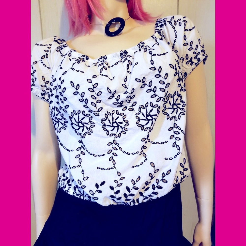 American Eagle Outfitters Black & White Retro Embroidered Sexy Boho Crop Top NWT